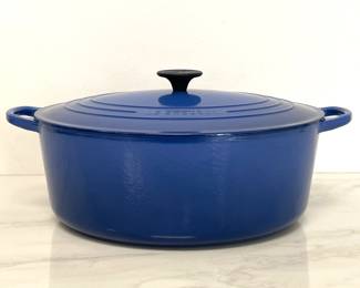 Lot 7361 Oval Le Creuset No. 33 8 QT Signature Dutch Oven