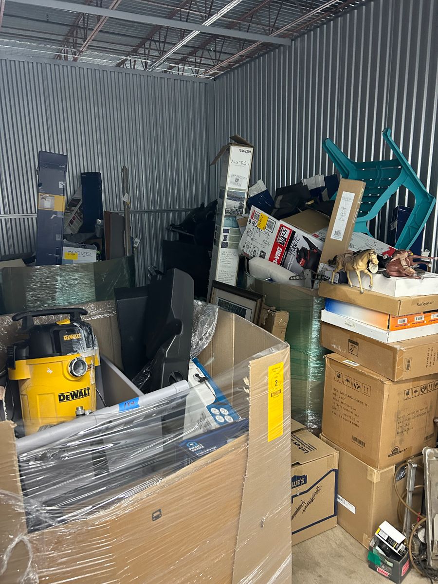 This auction is for the full contents of a 10x15 storage unit. The unit is packed with a mix of tools, household goods, furniture, décor, and boxed inventory, making it a great reseller or personal use lot.
Tools / Shop Equipment:
DeWalt wet/dry vacuum
Shop-Vac 10-gallon vacuum (new in box + assembled unit)
Industrial/metal equipment pieces & parts
Household & Furniture:
Pallets of assorted retail returns/overstock (multiple sealed boxes)
Stacked cardboard boxes labeled Lowe’s & BathRoyale (furniture parts/sets)
Teal plastic chairs (stacked)
Framed wall art / décor
Miscellaneous:
Breyer horses / toy models
Boxes of home improvement items & possible small appliances
Sealed cartons with unknown inventory