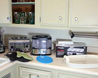 Small Kitchen Appliances, Mueller Yogurt Maker, Dehydrator, Cuisinart Food Processer
