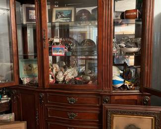 EUROPEAN STYLE CHINA CABINET