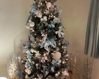 DECORATED CHRISTMAS TREE