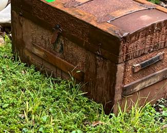 ANTIQUE TRUNK