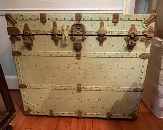 LEATHEROID TRAVEL TRUNK
