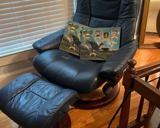 LEATHER STRESSLESS RECLINER WITH OTTOMAN - OTTOMAN HAS A SMALL TEAR