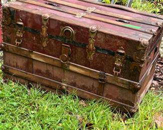 ANTIQUE TRUNK