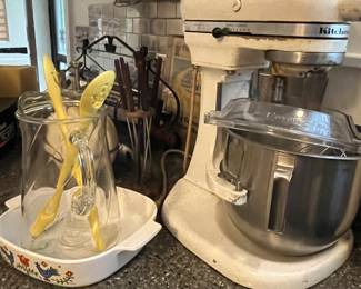 VINTAGE KITCHEN AID MIXER - WORKS