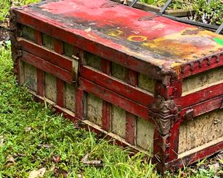 ANTIQUE TRUNK