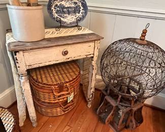 SHABBY CHIC TABLE AND WOODEN BIRDCAGE