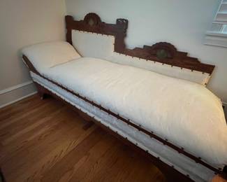 EASTLAKE FAINTING COUCH