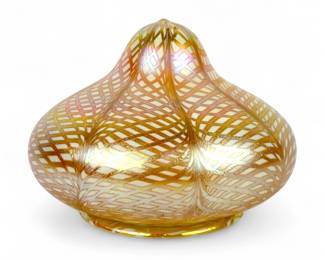 Quezal Gold Fishnet Art Glass Shade