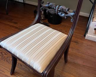 Antique chair (set of 2)