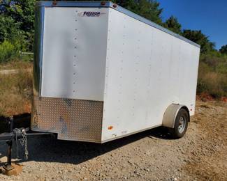 Enclosed trailer
