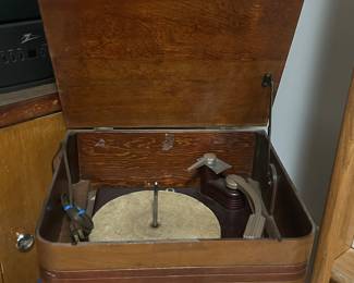 Vintage Crosley radio/record player