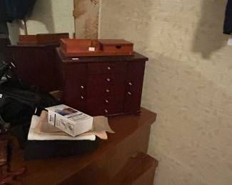 Jewelry box