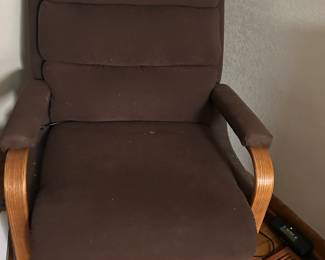 MCM smaller electric lift chair