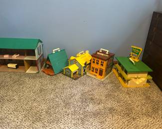 Fisher price holiday inn, A frame cabin, sesame street house