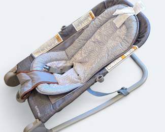 Summer Infant 2-in-1 Bouncer & Rocker