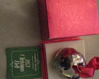 Rare 1st Edition Wallace Christmas bell