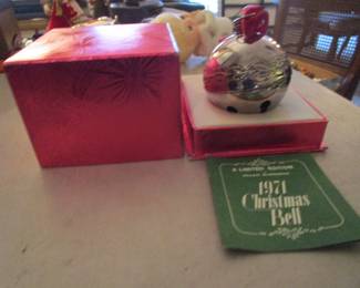 Rare Wallace 1st Edition Christmas bell