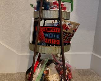 Miscellaneous 4th of July decor.