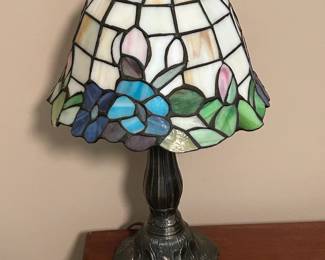 Tiffany-style Stained Glass Table Lamp