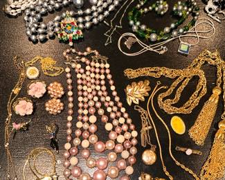 Vintage Jewelry, many many lots