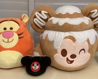 CMS117 Disney Plushies & Dog Toy