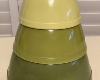 CMS107 Set Of Three Vintage Pyrex Nesting Mixing Bowls 
