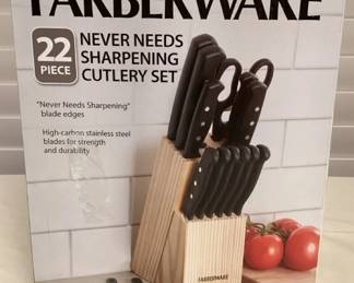 CMS034 Farberware 22 Piece Never Needs Sharpening Cutlery Set New