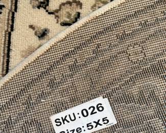 Round rug 5' x 5'