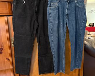 Men's jeans - several pair - great condition - size 42/30