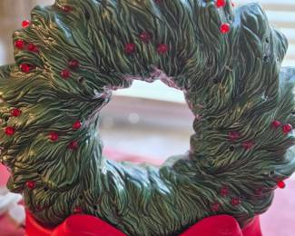 Lighted ceramic wreath 