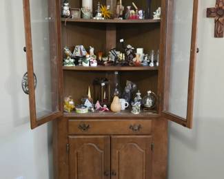 Corner cabinet 