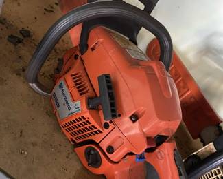 Husqvarna 350 Gas powered chainsaw