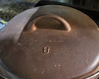 #8 BAIL HANDLE . FIRE RING. CAST IRON DUTCH OVEN