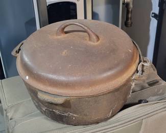 #8 BAIL HANDLE . FIRE RING. CAST IRON DUTCH OVEN