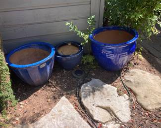 good assortment of smaller and larger pots in this sale