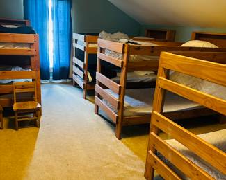 8 grandchildren require 8 beds!