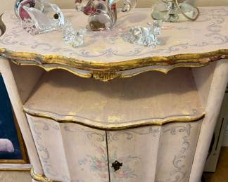 Glass animal lovers pay attention.  