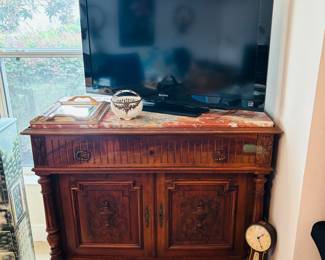 Here you can stand at your bar and watch the game without moving.