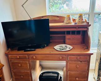 Thinking a slightly smaller monitor might be in order.