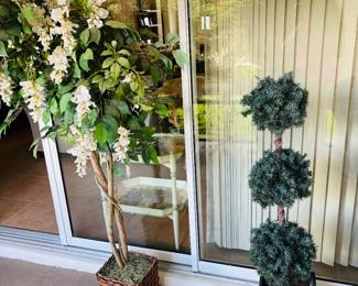 More floral.  This person had a green thumb for sure.