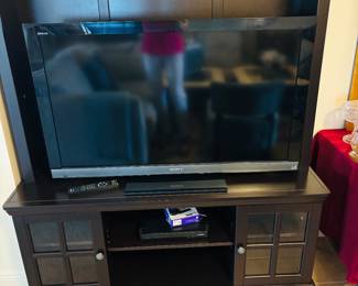 One day Tina will learn how to take these types of pictures.  Cute outfit though. 