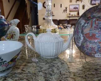 Spoce Tea Pot, Rose Medallion Bowl