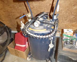 Vevor Pressure Pot for Acrylic Work