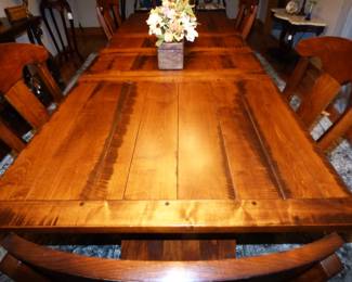 Gorgeous dining table with 6 chairs, 2 leaves (See next 4 pictures)