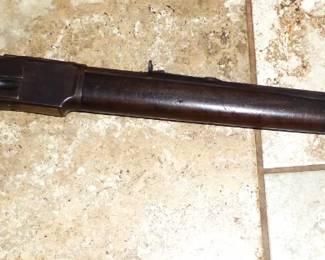Winchester 1873, 32 ca., 1888, 24" barrel with gun case (See next picture)