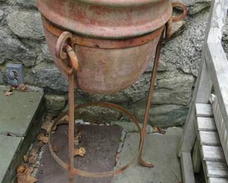 Planter on stand