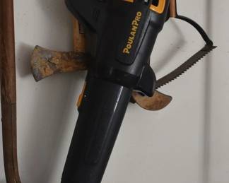 Poulin Pro battery equipment, Blower and Trimmer with batteries