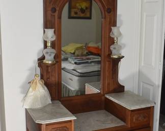 Victorian marble top dresser in excellent condition